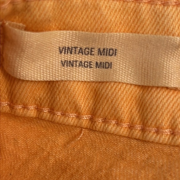 Universal Thread ladies Jean shorts - Picture 5 of 6